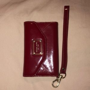 SALE!! Michael Kors iPhone 4 wristlet